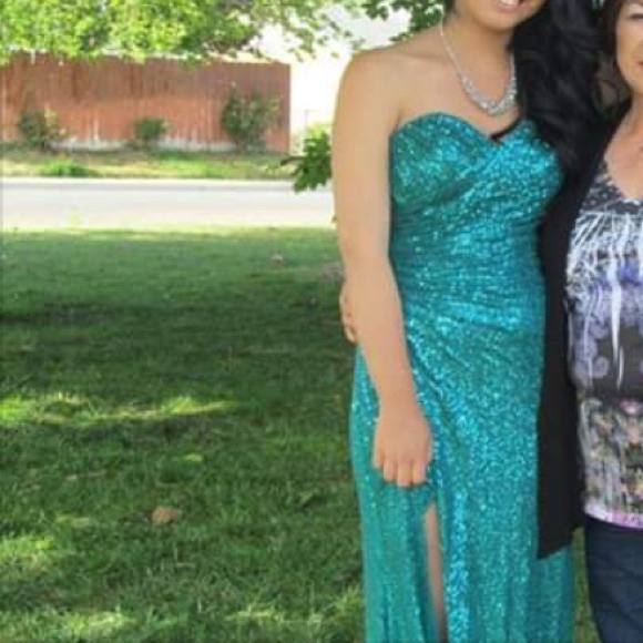 Prom Dress - Picture 3 of 4